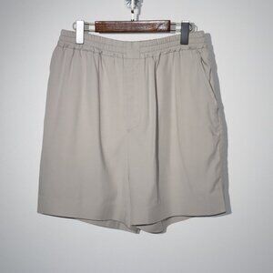 Fendi signature embroidered solid shorts Size 50